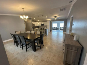 Cape Coral Vacation Retreat Fort Myers Beach 18 miles away 3 King 2 Queen 5 Bedroom